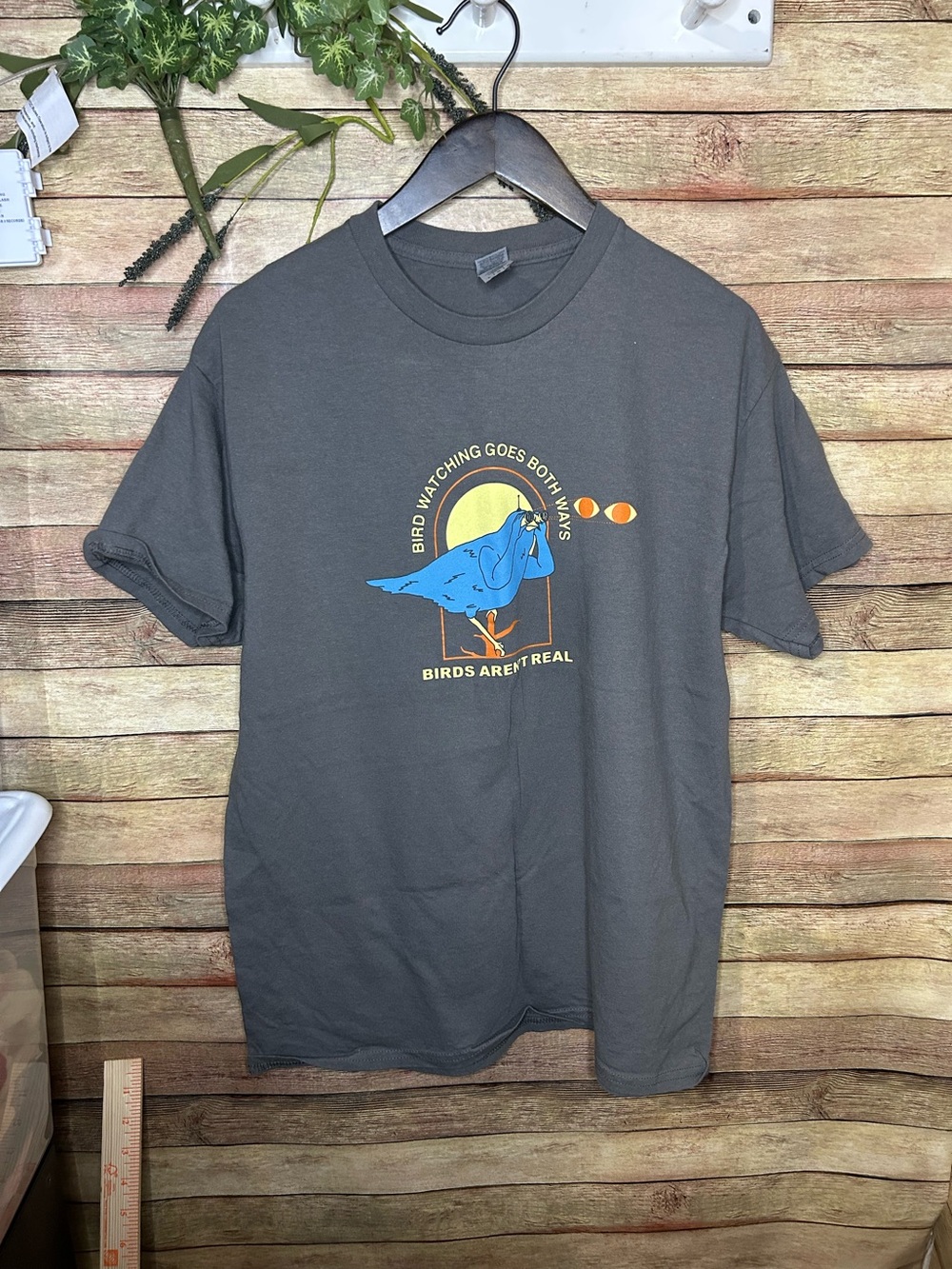 Birds Aren’t Real Bird Watching T-Shirt Men’s Size Large